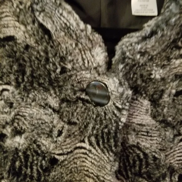 FREE with any bundle of 3 or more  Alfredo Dunner Womens Faux Fur Shrug Vintage - Picture 3 of 3